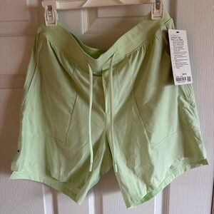 Lululemon License to Train Short 7" Linerless Size L